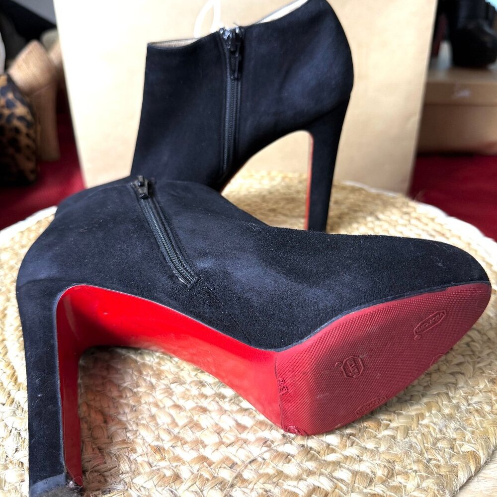 Christian Louboutin ankle booties zip up 40